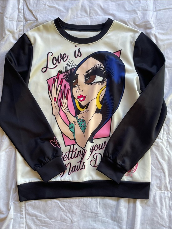 Sandoner Tops - Sandoner Graphic Crewneck Top with Black Sleeves - Love is Size small/medium